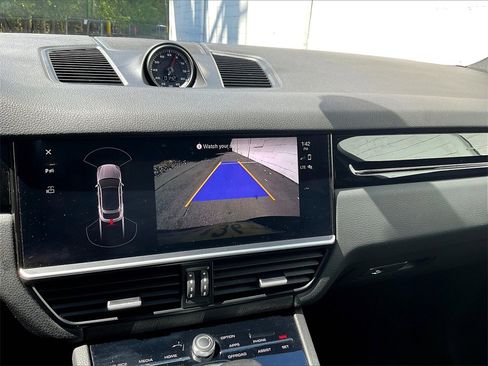 Certified 2023 Porsche Cayenne Coupe image 26