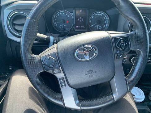Used 2017 Toyota Tacoma TRD Sport w/ Tow Package (A/T) AWD/4WD image 10