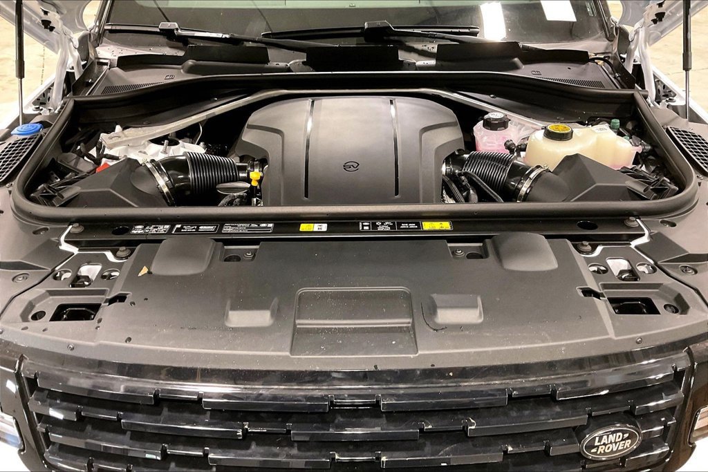 New 2027 Land Rover Range Rover Sport SV AWD/4WD image 13