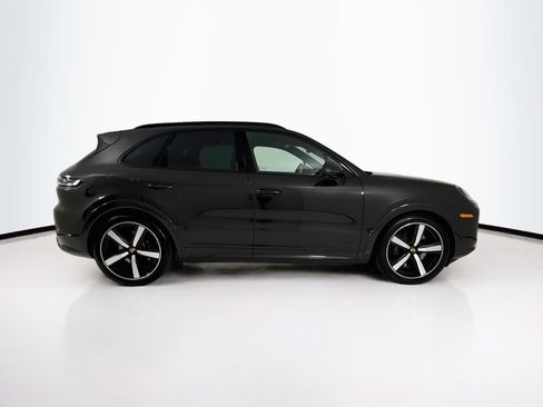 Certified 2025 Porsche Cayenne GTS AWD/4WD image 8
