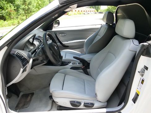 Used 2011 BMW 135i Convertible RWD image 24