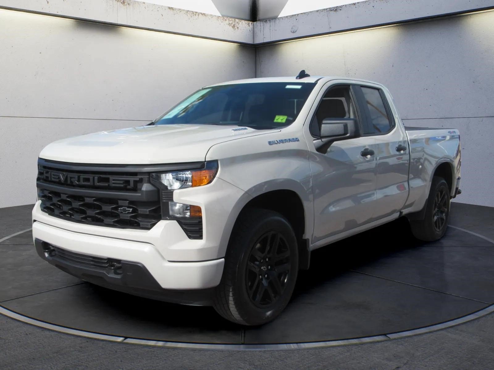 Used 2026 Chevrolet Silverado 1500 Custom AWD/4WD image 1