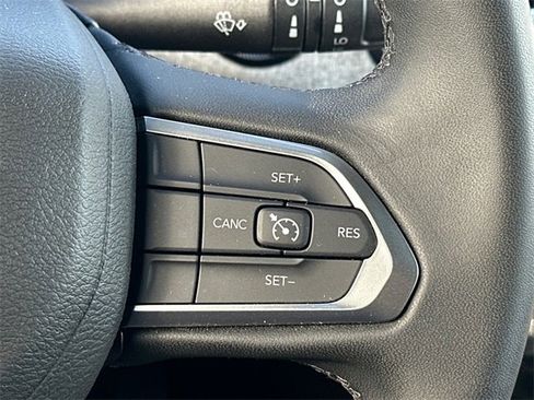 Used 2024 Jeep Compass Latitude image 19