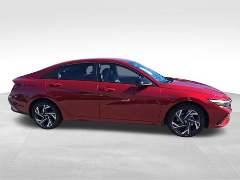 Used 2025 Hyundai Elantra Sport FWD image 9