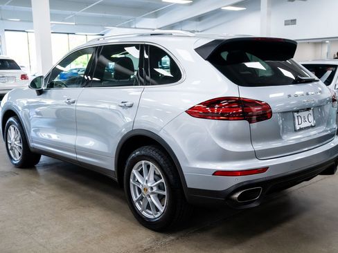 Used 2016 Porsche Cayenne AWD/4WD image 4