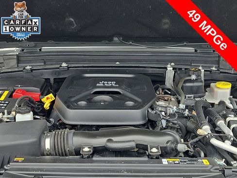 Used 2023 Jeep Wrangler Unlimited Sahara w/ Cold Weather Group AWD/4WD image 29