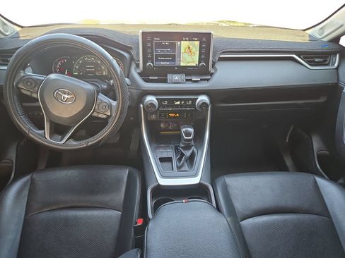 Used 2020 Toyota RAV4 Limited FWD image 9