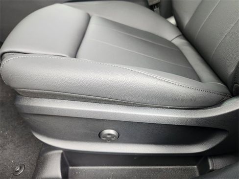 Certified 2026 Mercedes-Benz GLB 250 4MATIC image 9