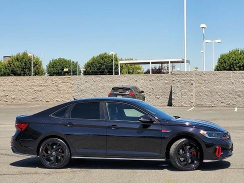 Used 2023 Volkswagen Jetta GLI Autobahn FWD image 3