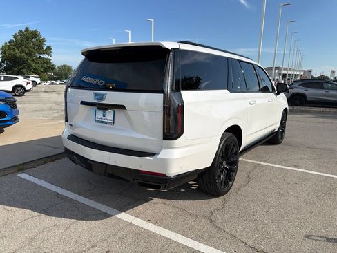 Used 2025 Cadillac Escalade ESV Sport Platinum w/ LPO, ONYX Package AWD/4WD image 3