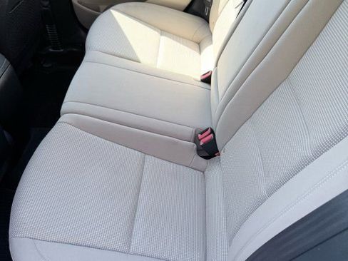 Used 2017 Hyundai Elantra GT FWD image 11