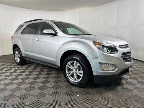 Used 2017 Chevrolet Equinox LT w/ Convenience Package image 2