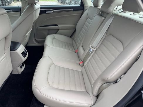 Used 2018 Ford Fusion SE w/ Equipment Group 602A FWD image 7