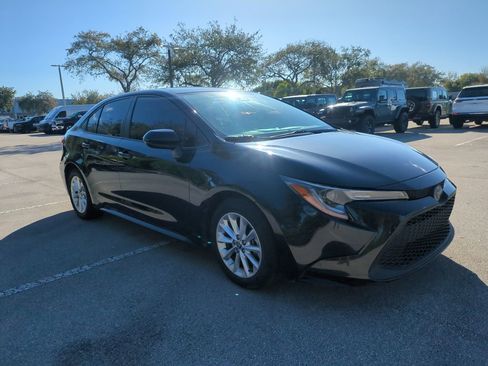 Used 2021 Toyota Corolla LE image 2
