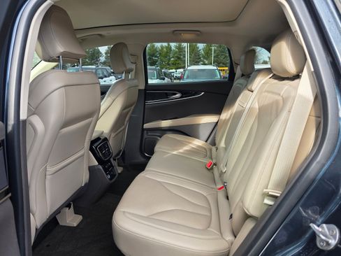 Used 2023 Lincoln Nautilus Reserve image 10