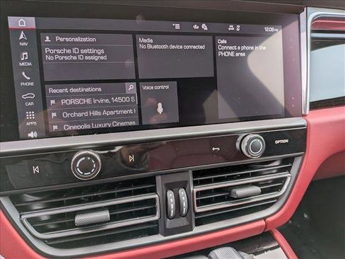 Used 2025 Porsche Macan image 17