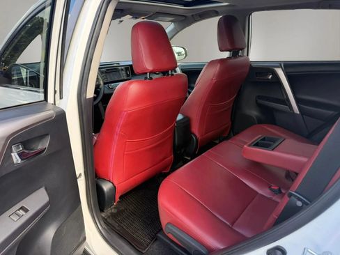 Used 2018 Toyota RAV4 XLE AWD/4WD image 32