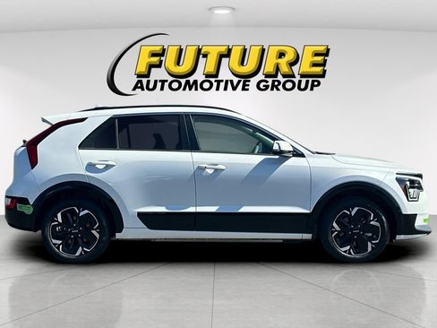 Certified 2023 Kia Niro Wind FWD image 3