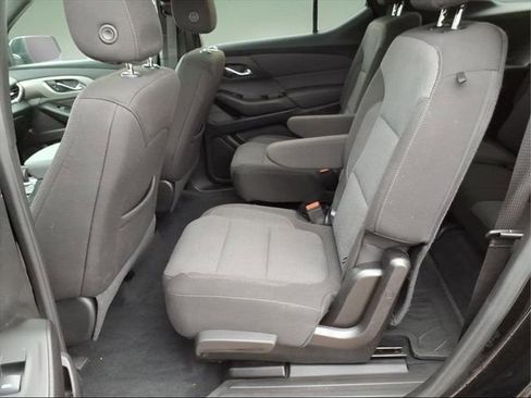 Used 2023 Chevrolet Traverse LT image 13