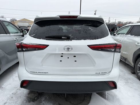 Used 2023 Toyota Highlander XLE image 6
