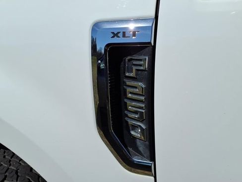 Used 2022 Ford F250 XLT w/ XLT Premium Package AWD/4WD image 4