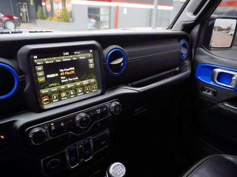 Used 2018 Jeep Wrangler Unlimited Sahara image 19