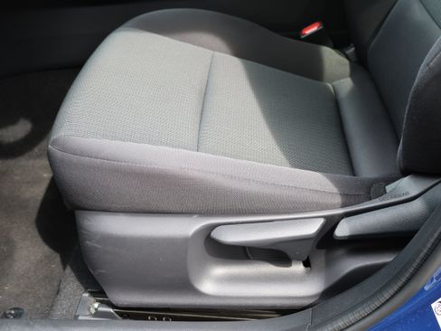 Certified 2025 Toyota Prius LE FWD image 22