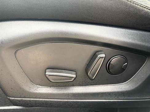 Used 2023 Ford Explorer XLT RWD image 24