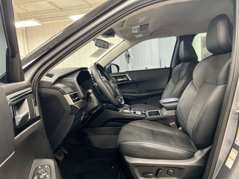 Used 2023 Mitsubishi Outlander SE image 19