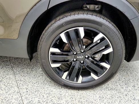 Used 2025 Kia Telluride SX w/ SX Captain's Chair Package AWD/4WD image 9