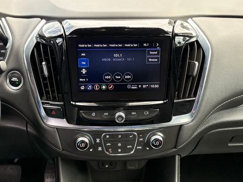 Used 2023 Chevrolet Traverse LT FWD image 19