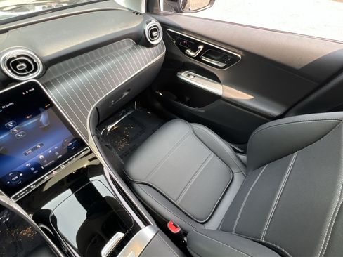 Used 2025 Mercedes-Benz GLC 300 4MATIC image 14