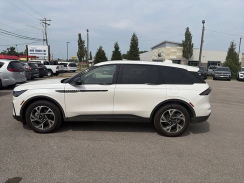 Used 2025 Lincoln Nautilus Premier w/ Equipment Group 102A AWD/4WD image 3
