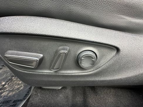 Used 2023 Toyota Highlander XLE image 10