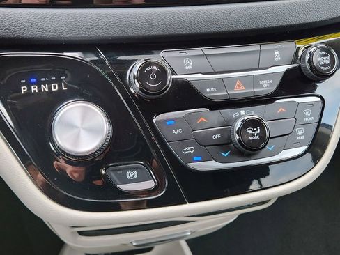 Used 2023 Chrysler Voyager LX FWD image 19