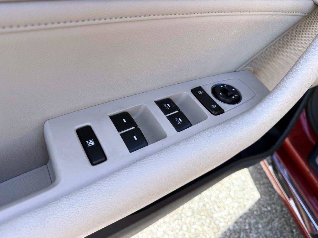Used 2015 Hyundai Sonata Limited w/ Option Group 05 FWD image 18