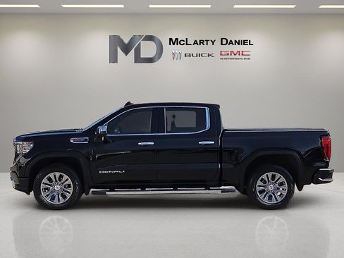 Used 2022 GMC Sierra 1500 Denali AWD/4WD image 2