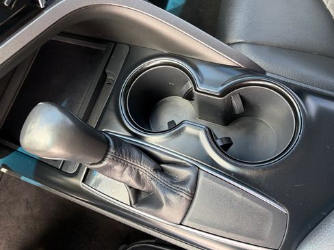 Used 2018 Toyota Camry SE FWD image 29