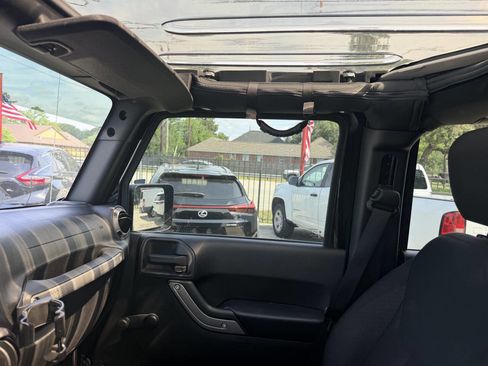 Used 2015 Jeep Wrangler Unlimited Sport w/ Connectivity Group AWD/4WD image 19