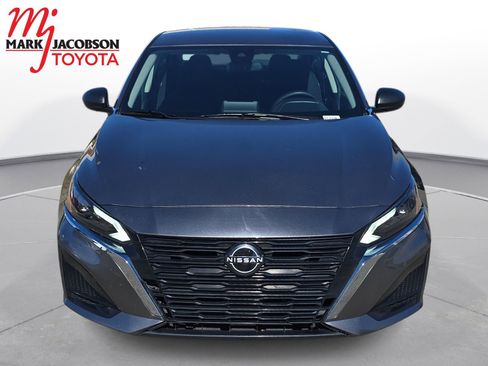 Used 2024 Nissan Altima 2.5 SV image 3