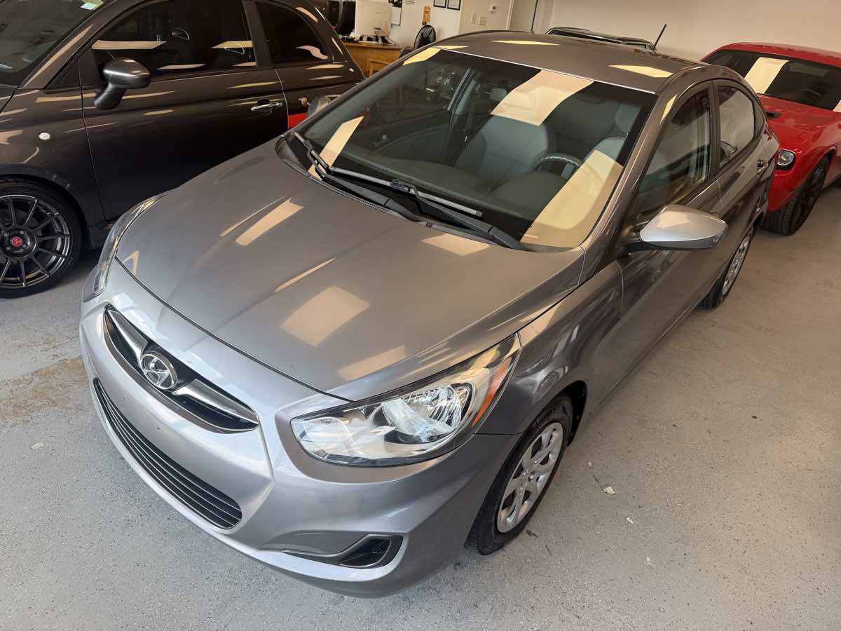 Used 2013 Hyundai Accent GLS FWD image 10