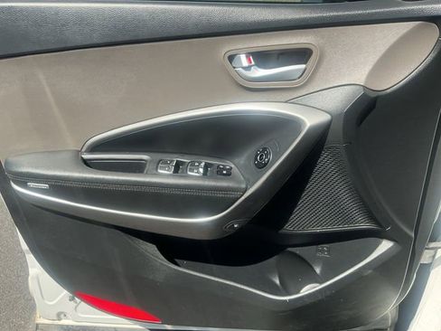 Used 2017 Hyundai Santa Fe SE AWD/4WD image 23