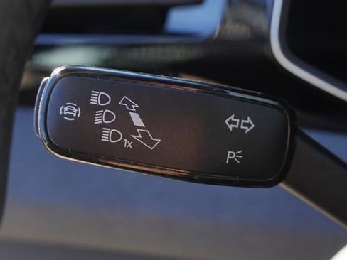 Used 2025 Volkswagen Jetta SE image 28