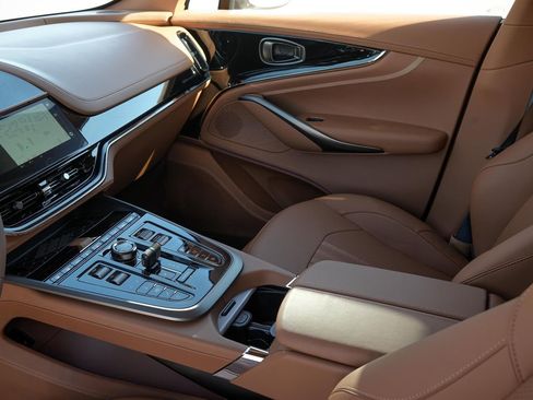 New 2026 Aston Martin DBX 707 image 16