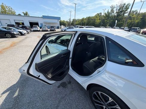Used 2025 Volkswagen Jetta Sport FWD image 10
