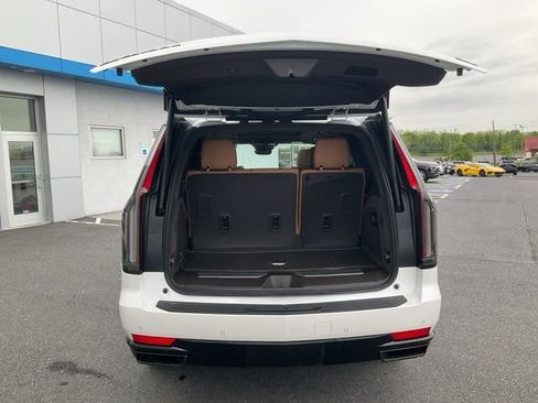 Used 2024 Cadillac Escalade Sport w/ LPO, ONYX Package AWD/4WD image 20