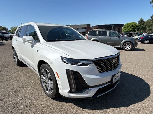Used 2020 Cadillac XT6 Premium Luxury FWD image 3