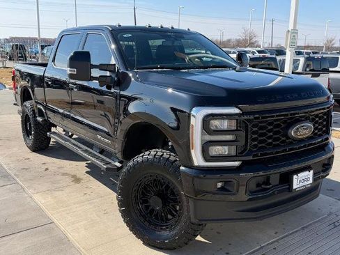 New 2026 Ford F250 Lariat w/ Black Appearance Package image 4