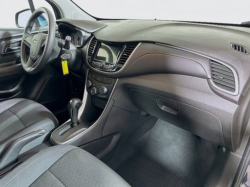 Used 2019 Chevrolet Trax LS image 28