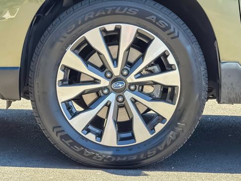 Used 2017 Subaru Outback 2.5i Limited AWD/4WD image 40
